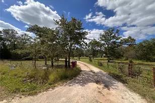 380 Woodlands Dr, Bastrop, TX 78602 - Photo 2