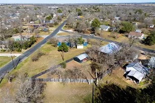 518 N Ave F, Elgin, TX 78621 - Photo 38