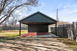 518 N Ave F, Elgin, TX 78621 - Photo 34