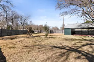 518 N Ave F, Elgin, TX 78621 - Photo 32