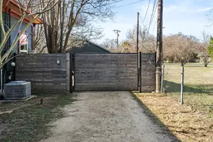 518 N Ave F, Elgin, TX 78621 - Photo 36