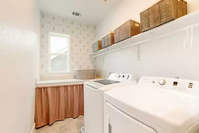 121 Breda Avenue, Bastrop, TX 78602 - Photo 32