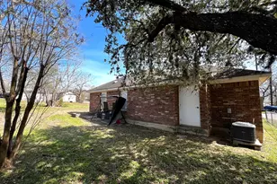 833 E Camp St, La Grange, TX 78945 - Photo 14