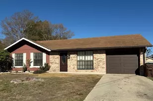830 Ross Cir, Lockhart, TX 78644 - Photo 1