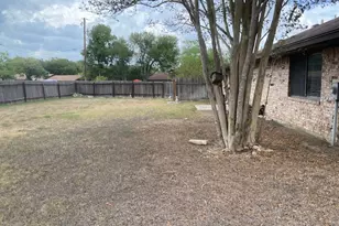 830 Ross Cir, Lockhart, TX 78644 - Photo 18