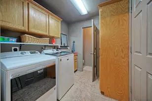 1265 E Independence St, Giddings, TX 78942 - Photo 12