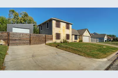 1265 E Independence Street, Giddings, TX 78942 - Photo 2