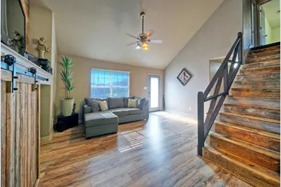 1265 E Independence Street, Giddings, TX 78942 - Photo 6