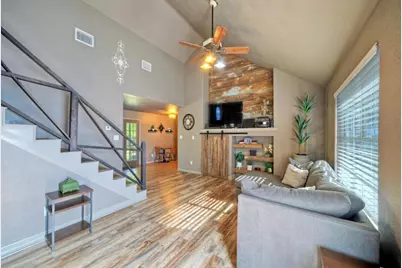 1265 E Independence Street, Giddings, TX 78942 - Photo 4