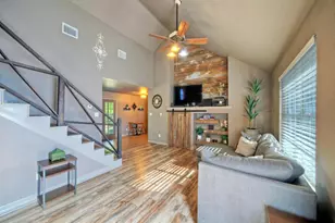 1265 E Independence St, Giddings, TX 78942 - Photo 4