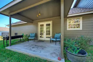 1265 E Independence St, Giddings, TX 78942 - Photo 28