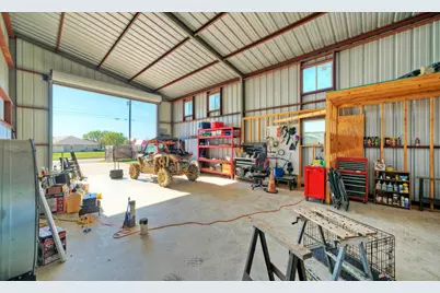 1265 E Independence Street, Giddings, TX 78942 - Photo 34