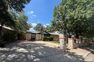 1002 Walter St, Austin, TX 78702 - Photo 2