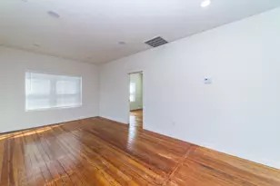 930 W Ridgewood Ct, San Antonio, TX 78201 - Photo 4