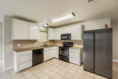 304 S Main Street, Elgin, TX 78621 - Photo 12