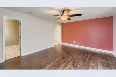 304 S Main Street, Elgin, TX 78621 - Photo 8