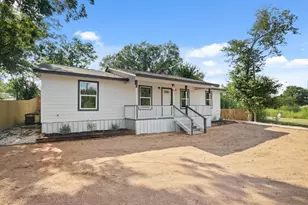 713 Burkett St, Taylor, TX 76574 - Photo 2