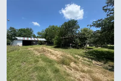 300 S Elm Avenue, Cameron, TX 76520 - Photo 2