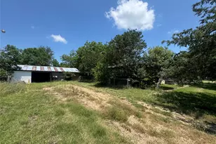300 S Elm Ave, Cameron, TX 76520 - Photo 2