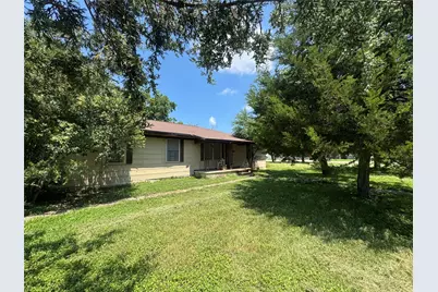 300 S Elm Avenue, Cameron, TX 76520 - Photo 1