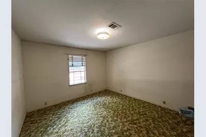 300 S Elm Avenue, Cameron, TX 76520 - Photo 10