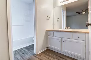 10105 Woodland Village Dr, Austin, TX 78750 - Photo 4