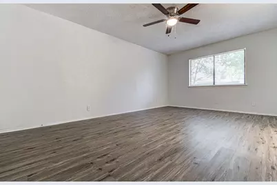 10105 Woodland Village Drive, Austin, TX 78750 - Photo 6