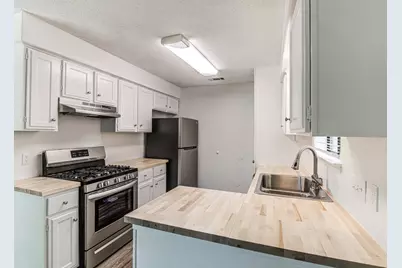 10105 Woodland Village Drive, Austin, TX 78750 - Photo 12