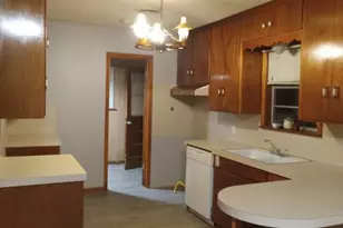 709 W 11th St, Elgin, TX 78621 - Photo 10