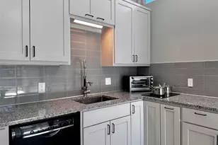 914 E 39th St, Austin, TX 78751 - Photo 10