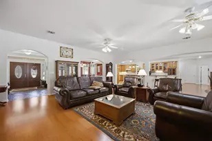 197 Elm Wood Dr, Elgin, TX 78621 - Photo 2