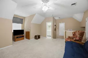 197 Elm Wood Dr, Elgin, TX 78621 - Photo 16