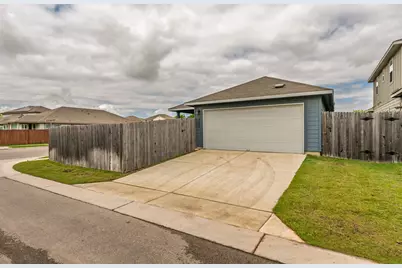 900 Main Street, Hutto, TX 78634 - Photo 20