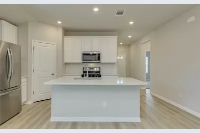 900 Main Street, Hutto, TX 78634 - Photo 4