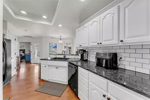 185 Broadmoor St, Marble Falls, TX 78654 - Photo 10