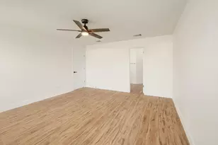 302 Phillips St, Hutto, TX 78634 - Photo 14