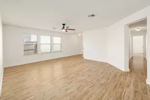 302 Phillips St, Hutto, TX 78634 - Photo 6