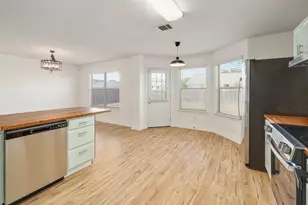 302 Phillips St, Hutto, TX 78634 - Photo 12