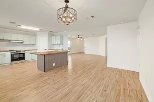 302 Phillips St, Hutto, TX 78634 - Photo 4