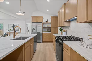 811 Glen Oak Dr, Austin, TX 78745 - Photo 4