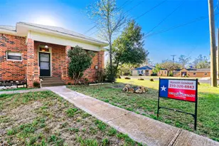 208 N Ave B, Elgin, TX 78621 - Photo 1