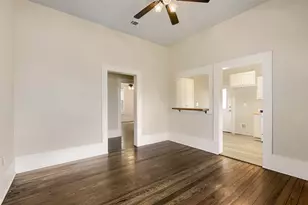 208 N Ave B, Elgin, TX 78621 - Photo 8