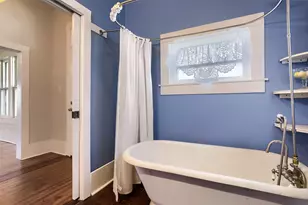 208 N Ave B, Elgin, TX 78621 - Photo 4