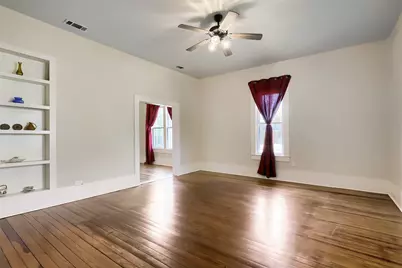 208 N Avenue B, Elgin, TX 78621 - Photo 10