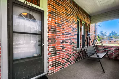 208 N Avenue B, Elgin, TX 78621 - Photo 2