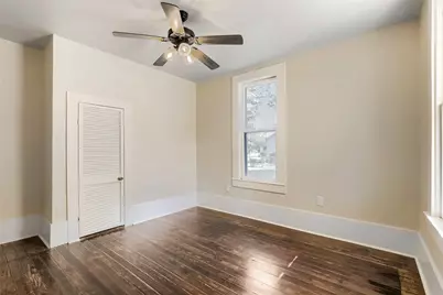 208 N Avenue B, Elgin, TX 78621 - Photo 24