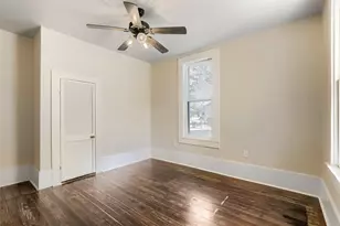 208 N Ave B, Elgin, TX 78621 - Photo 24