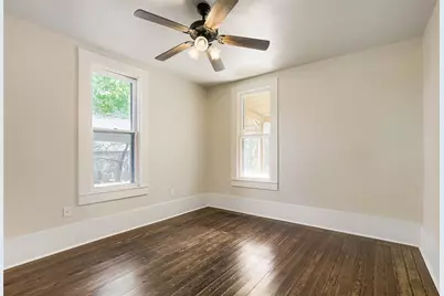 208 N Avenue B, Elgin, TX 78621 - Photo 22