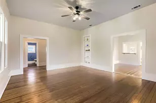 208 N Ave B, Elgin, TX 78621 - Photo 12