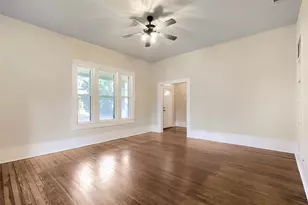208 N Ave B, Elgin, TX 78621 - Photo 10
